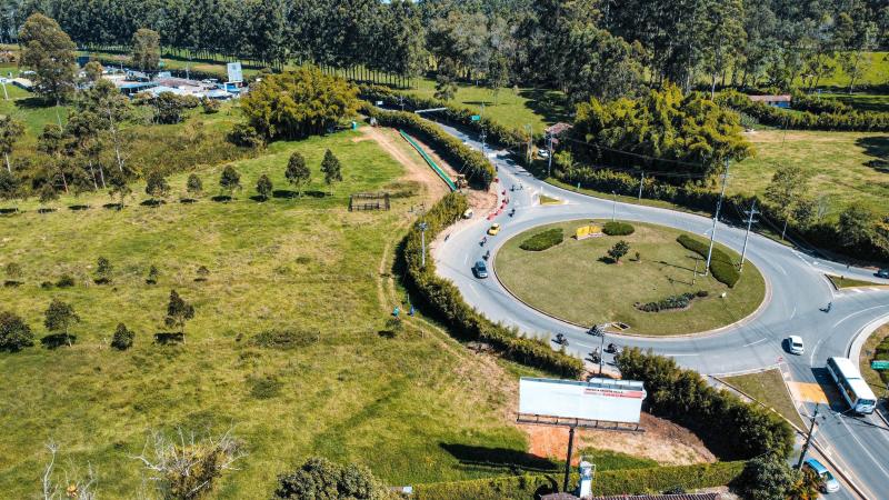 Avanzan obras de reposición de la red de acueducto en la doble calzada hacia Rionegro