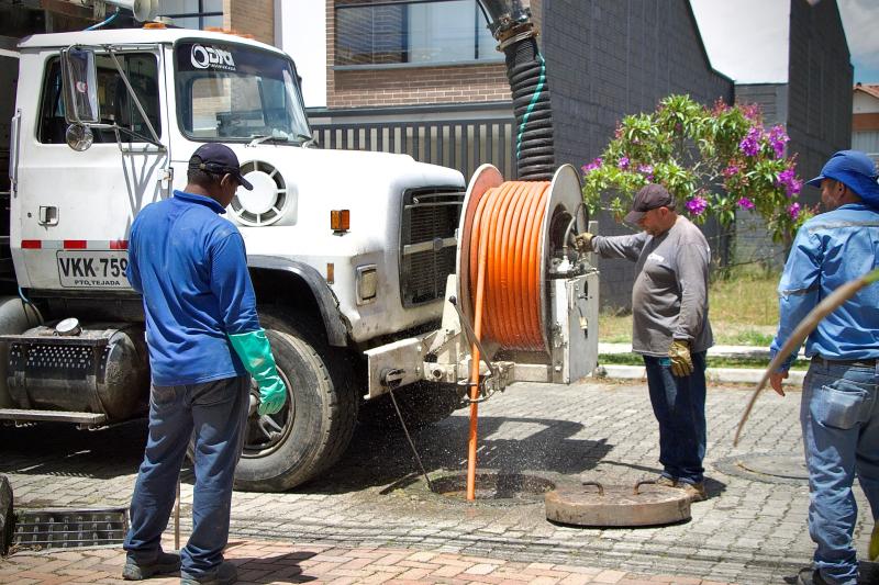 Con tecnología presión-succión, Empresas Públicas de La Ceja inició el mantenimiento del sistema de alcantarillado para mitigar inundaciones y prevenir malos olores